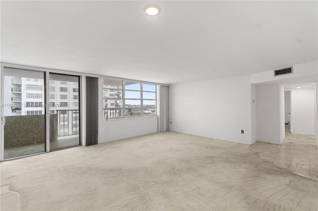 待售: $199,000 (2 贝兹, 2 浴室, 1143 平方英尺)