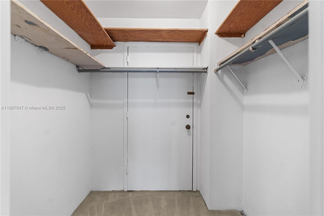 待售: $199,000 (2 贝兹, 2 浴室, 1143 平方英尺)