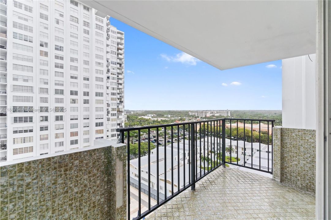 待售: $199,000 (2 贝兹, 2 浴室, 1143 平方英尺)