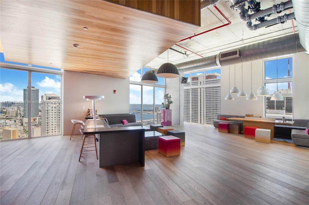 待售: $356,000 (1 贝兹, 1 浴室, 533 平方英尺)