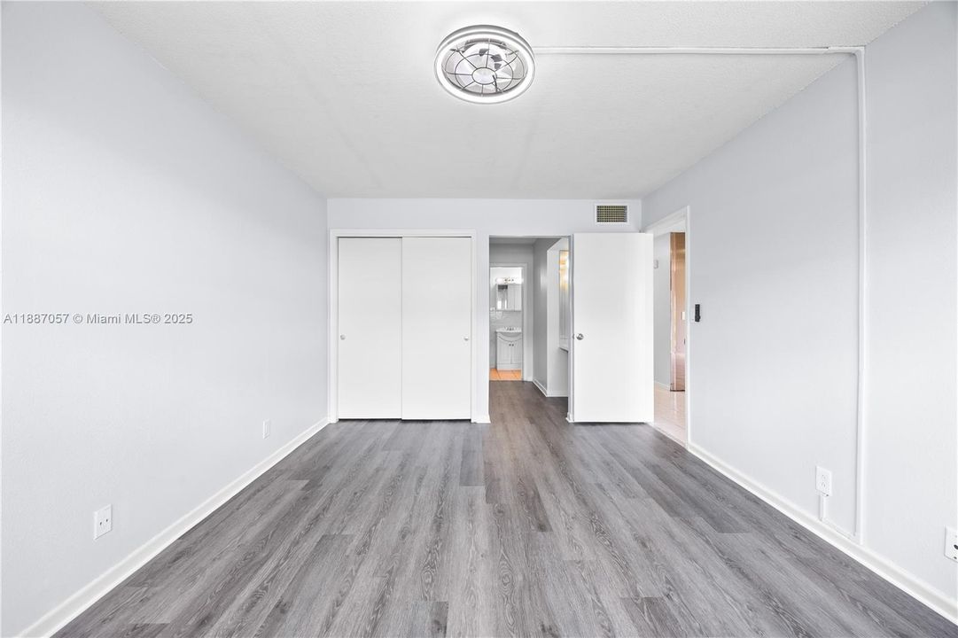 На продажу: $151,000 (1 спален, 1 ванн, 716 Квадратных фут)