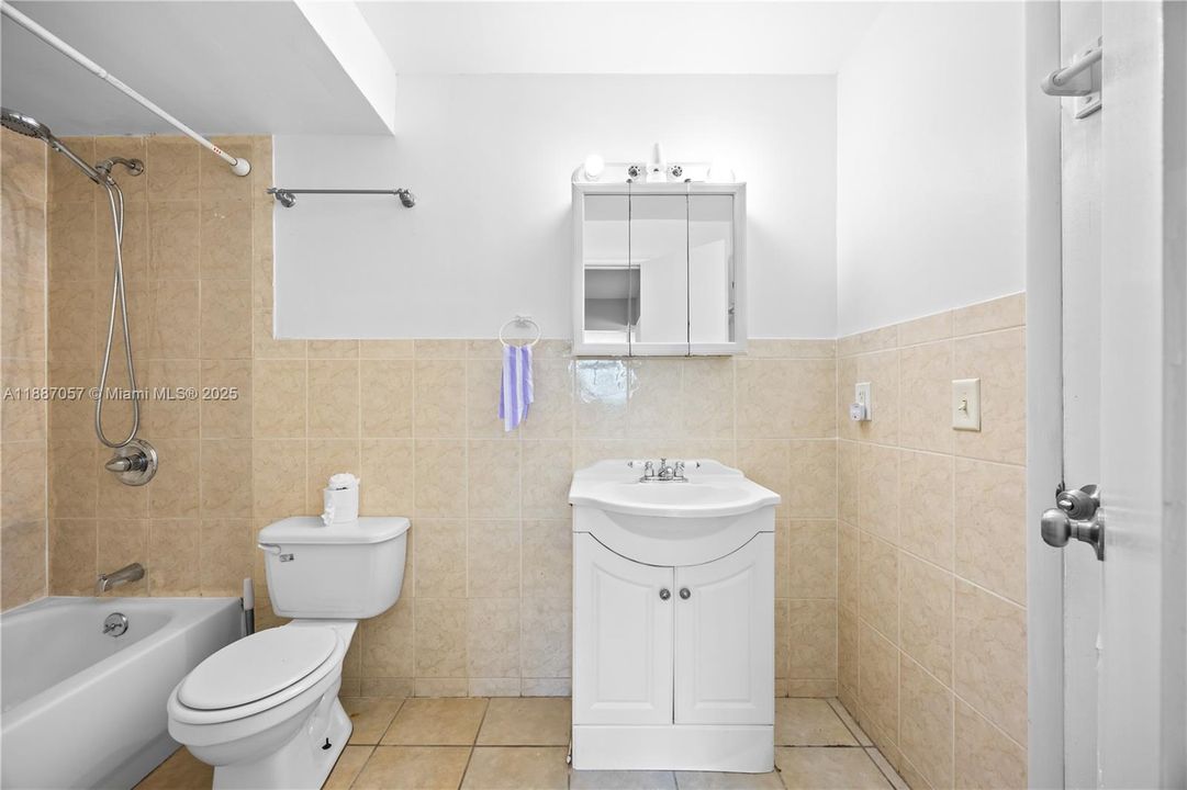 На продажу: $151,000 (1 спален, 1 ванн, 716 Квадратных фут)