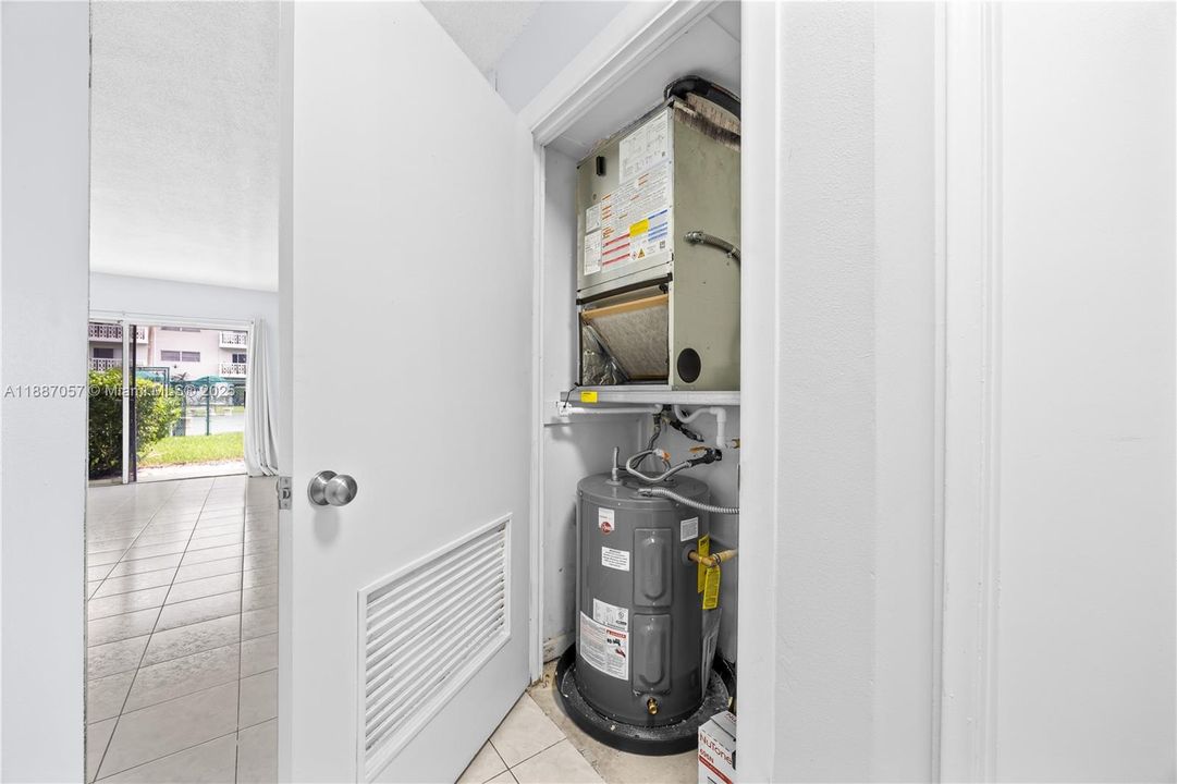 На продажу: $151,000 (1 спален, 1 ванн, 716 Квадратных фут)