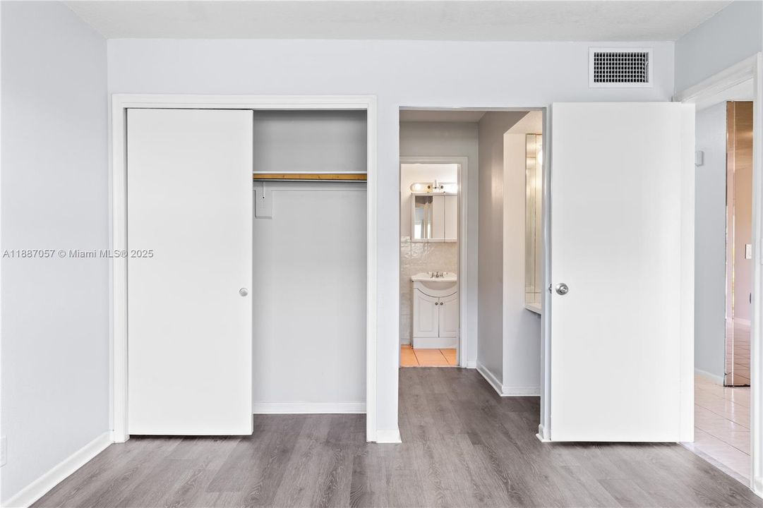 На продажу: $151,000 (1 спален, 1 ванн, 716 Квадратных фут)