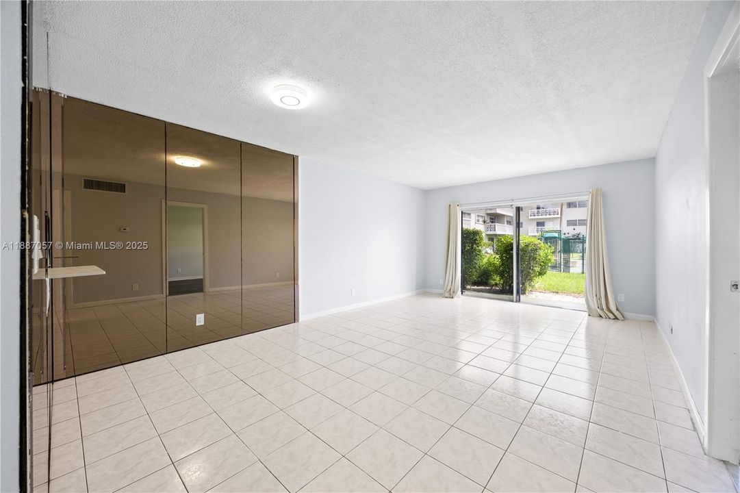 На продажу: $151,000 (1 спален, 1 ванн, 716 Квадратных фут)