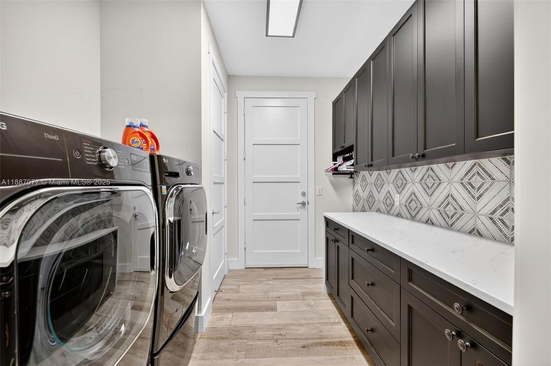 En Venta: $2,700,000 (5 camas, 5 baños, 4175 Pies cuadrados)