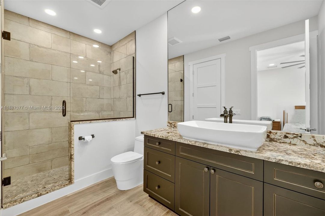 En Venta: $2,700,000 (5 camas, 5 baños, 4175 Pies cuadrados)