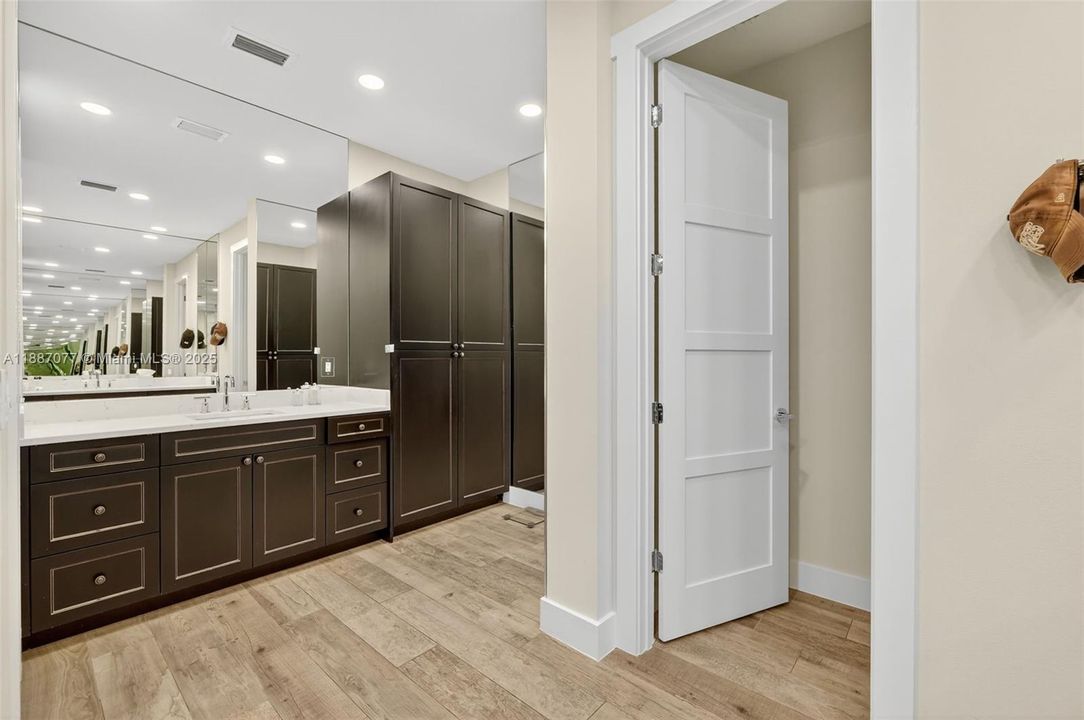 En Venta: $2,700,000 (5 camas, 5 baños, 4175 Pies cuadrados)