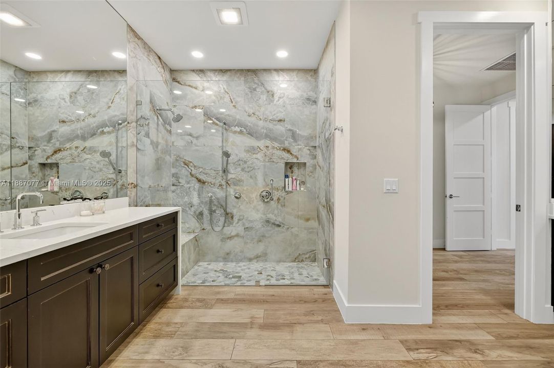 En Venta: $2,700,000 (5 camas, 5 baños, 4175 Pies cuadrados)