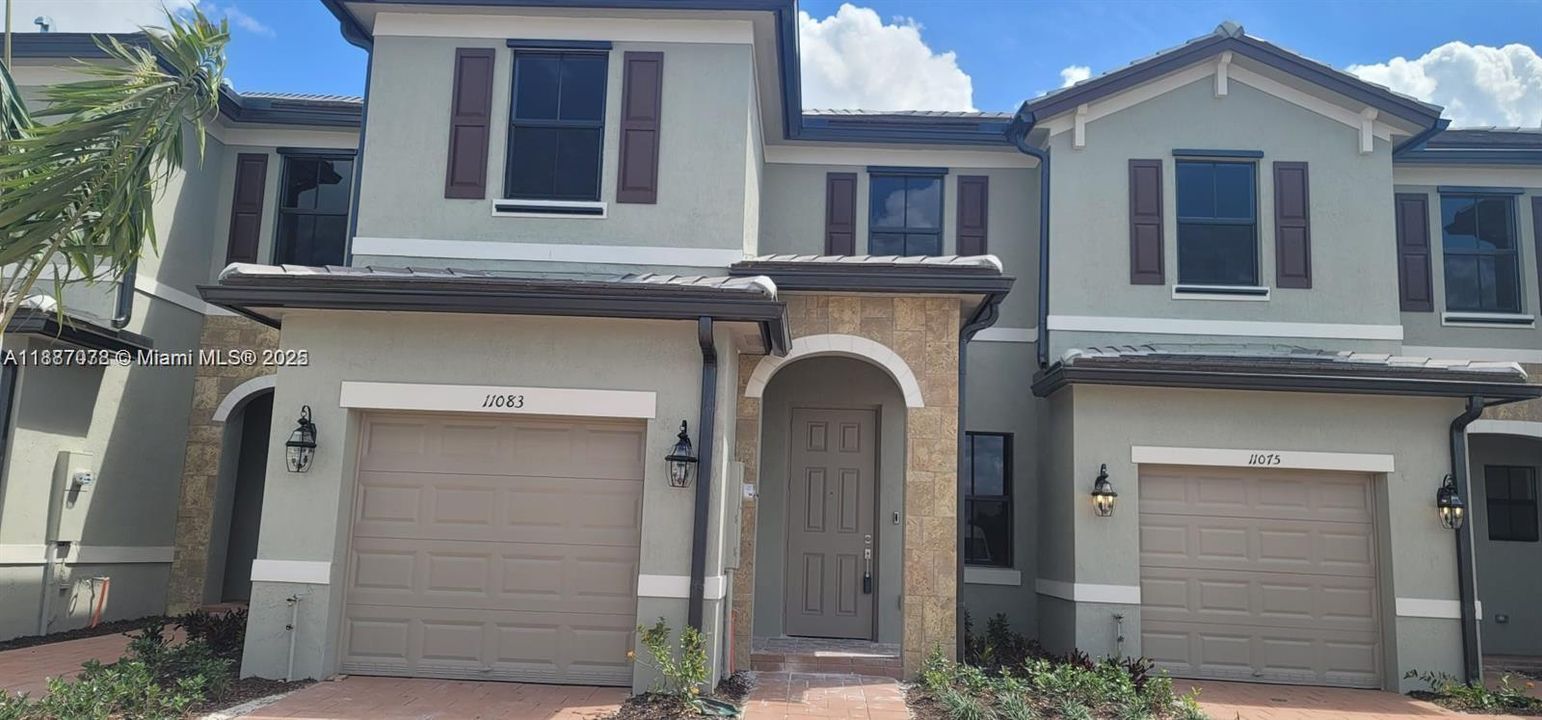 合同活跃: $3,500 (3 贝兹, 2 浴室, 1708 平方英尺)