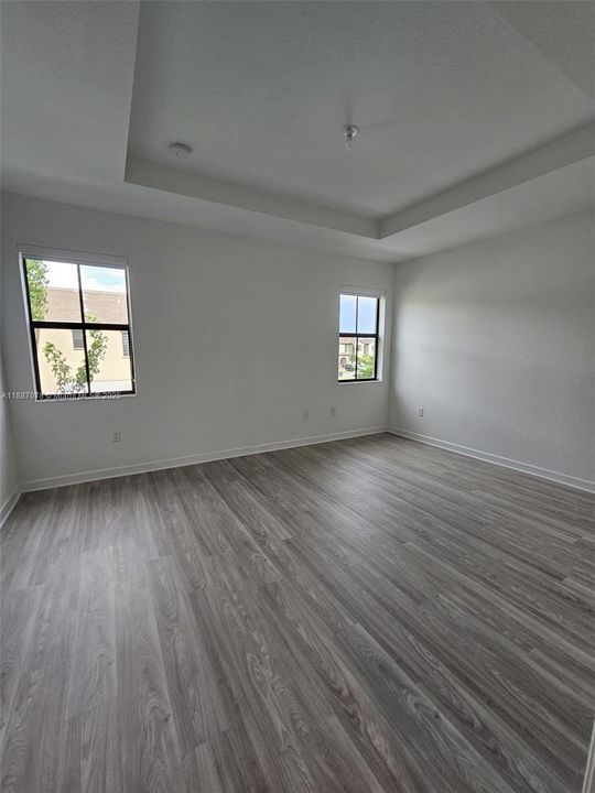 合同活跃: $3,500 (3 贝兹, 2 浴室, 1708 平方英尺)