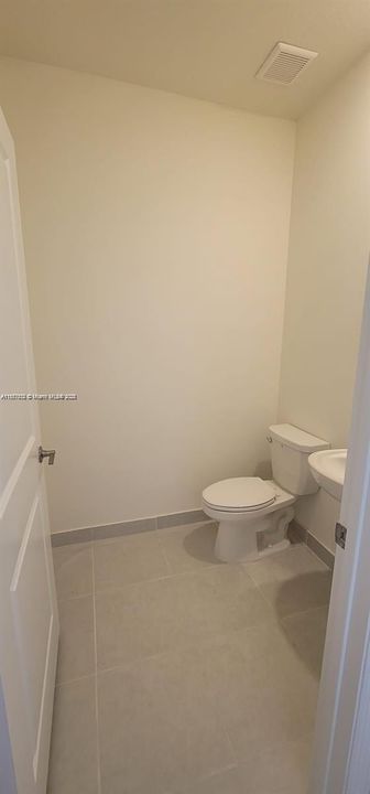 合同活跃: $3,500 (3 贝兹, 2 浴室, 1708 平方英尺)