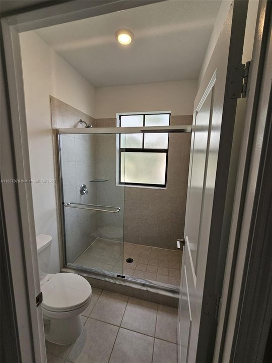 合同活跃: $3,500 (3 贝兹, 2 浴室, 1708 平方英尺)