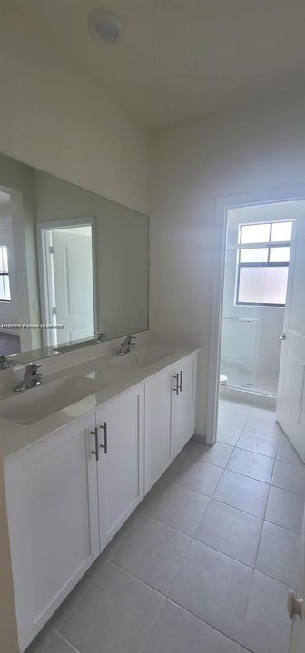 合同活跃: $3,500 (3 贝兹, 2 浴室, 1708 平方英尺)