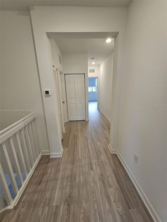 合同活跃: $3,500 (3 贝兹, 2 浴室, 1708 平方英尺)