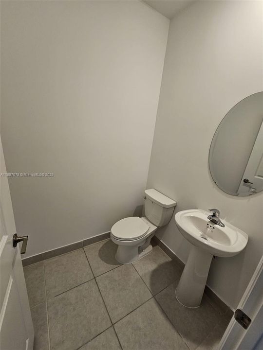 合同活跃: $3,500 (3 贝兹, 2 浴室, 1708 平方英尺)