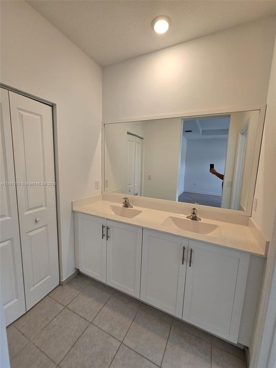 合同活跃: $3,500 (3 贝兹, 2 浴室, 1708 平方英尺)