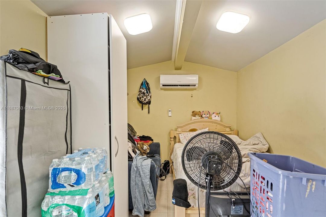 Active With Contract: $499,900 (5 beds, 4 baths, 1304 Square Feet)