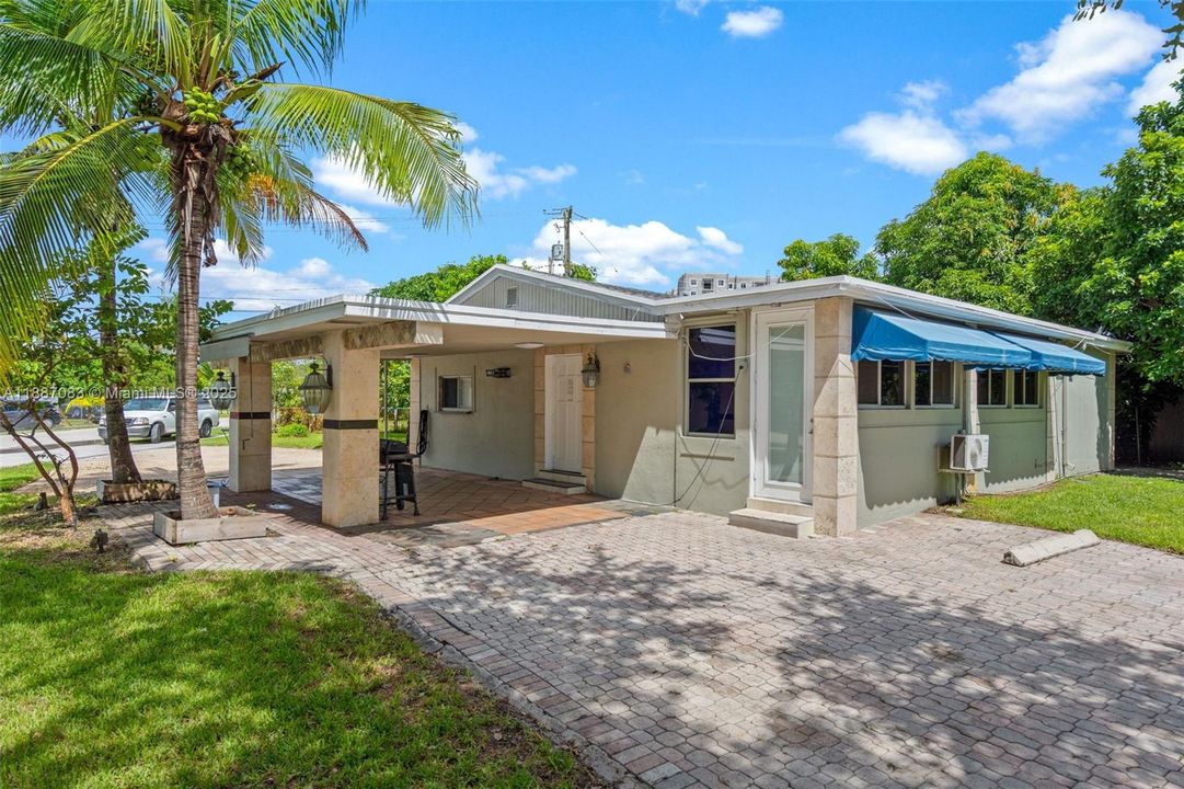 Active With Contract: $499,900 (5 beds, 4 baths, 1304 Square Feet)