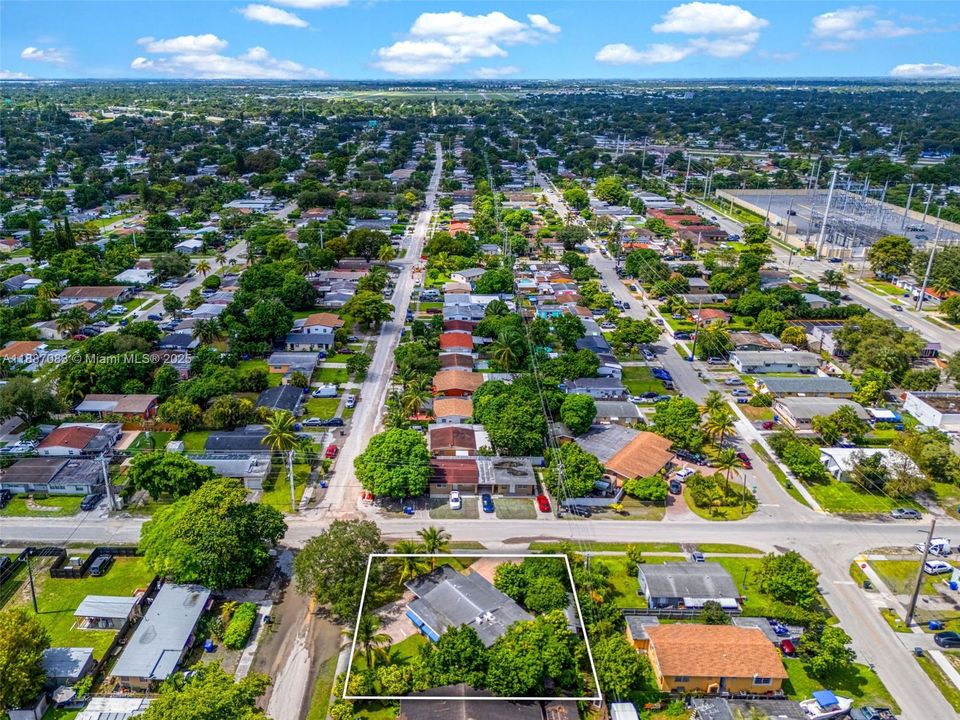 Active With Contract: $499,900 (5 beds, 4 baths, 1304 Square Feet)