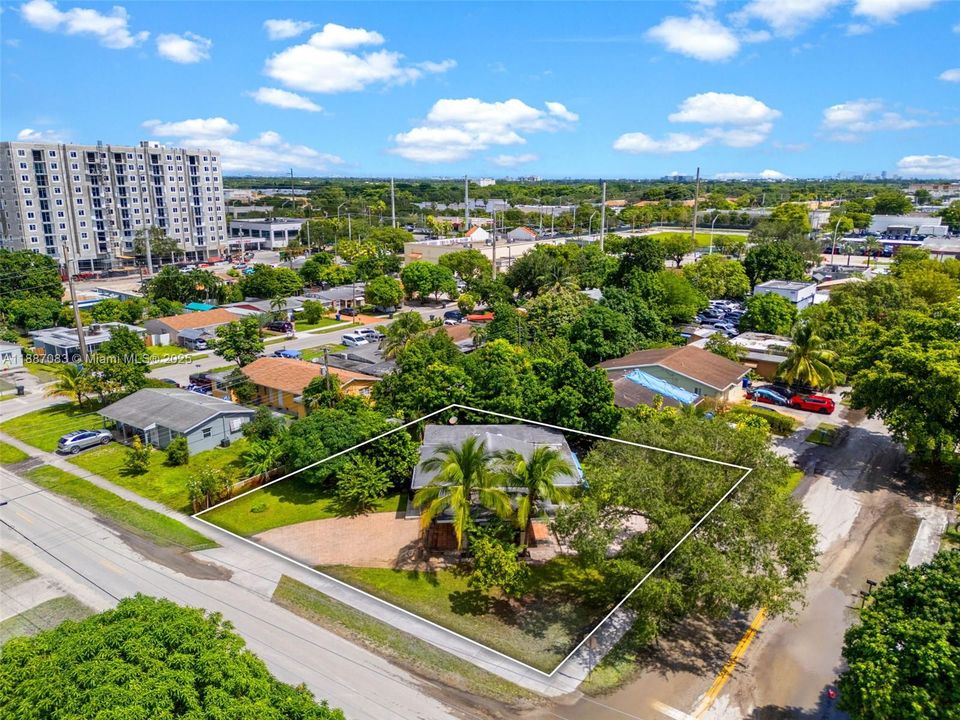 Active With Contract: $499,900 (5 beds, 4 baths, 1304 Square Feet)