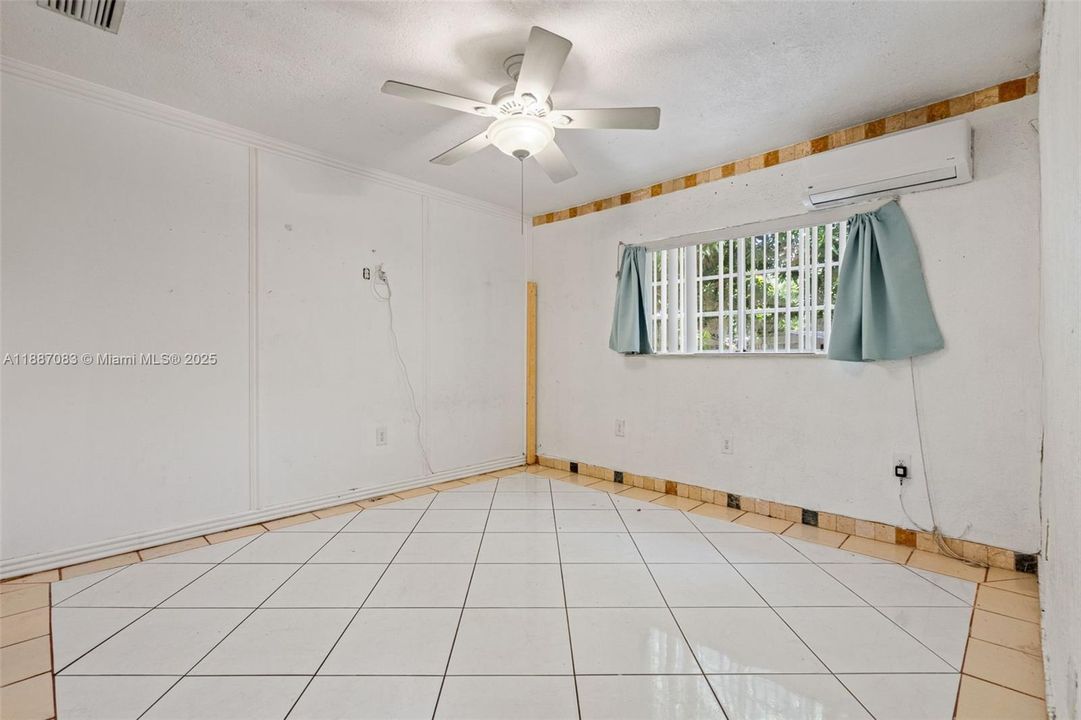 Active With Contract: $499,900 (5 beds, 4 baths, 1304 Square Feet)