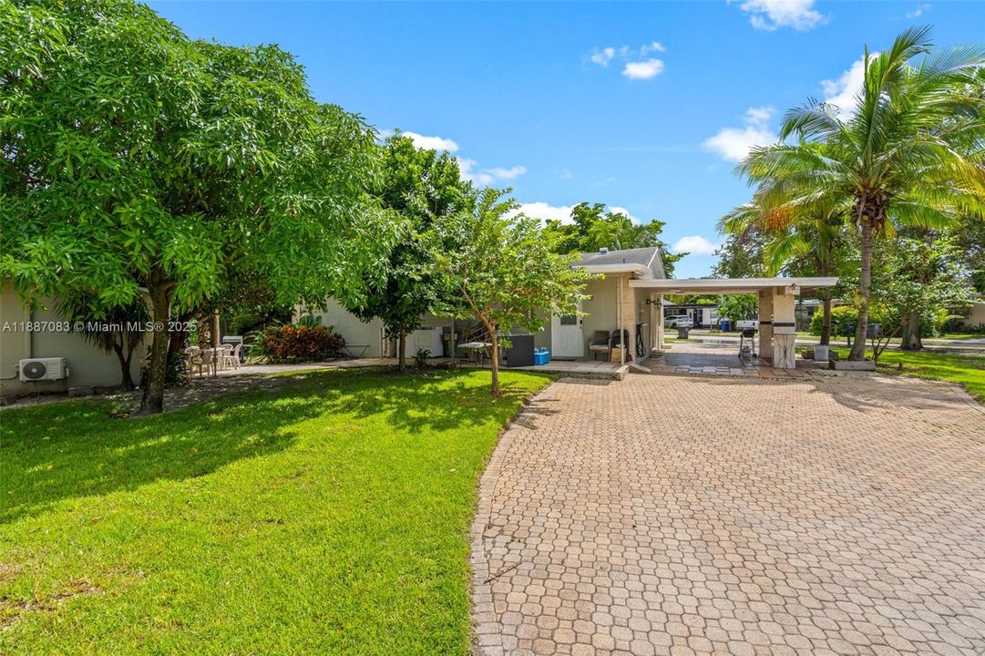 Active With Contract: $499,900 (5 beds, 4 baths, 1304 Square Feet)