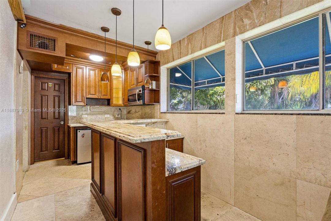 Active With Contract: $499,900 (5 beds, 4 baths, 1304 Square Feet)