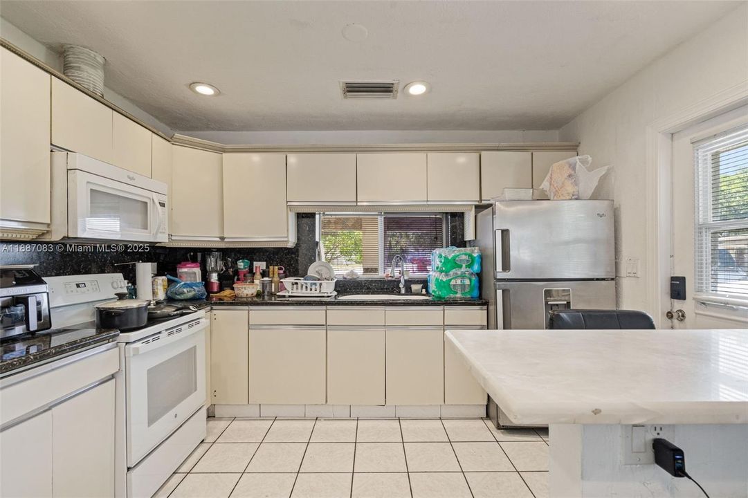 Active With Contract: $499,900 (5 beds, 4 baths, 1304 Square Feet)