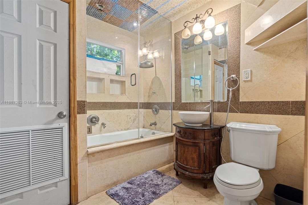 Active With Contract: $499,900 (5 beds, 4 baths, 1304 Square Feet)