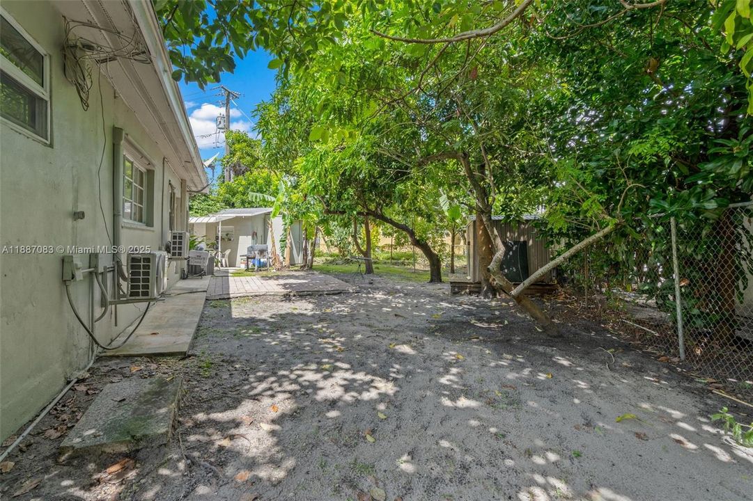 Active With Contract: $499,900 (5 beds, 4 baths, 1304 Square Feet)