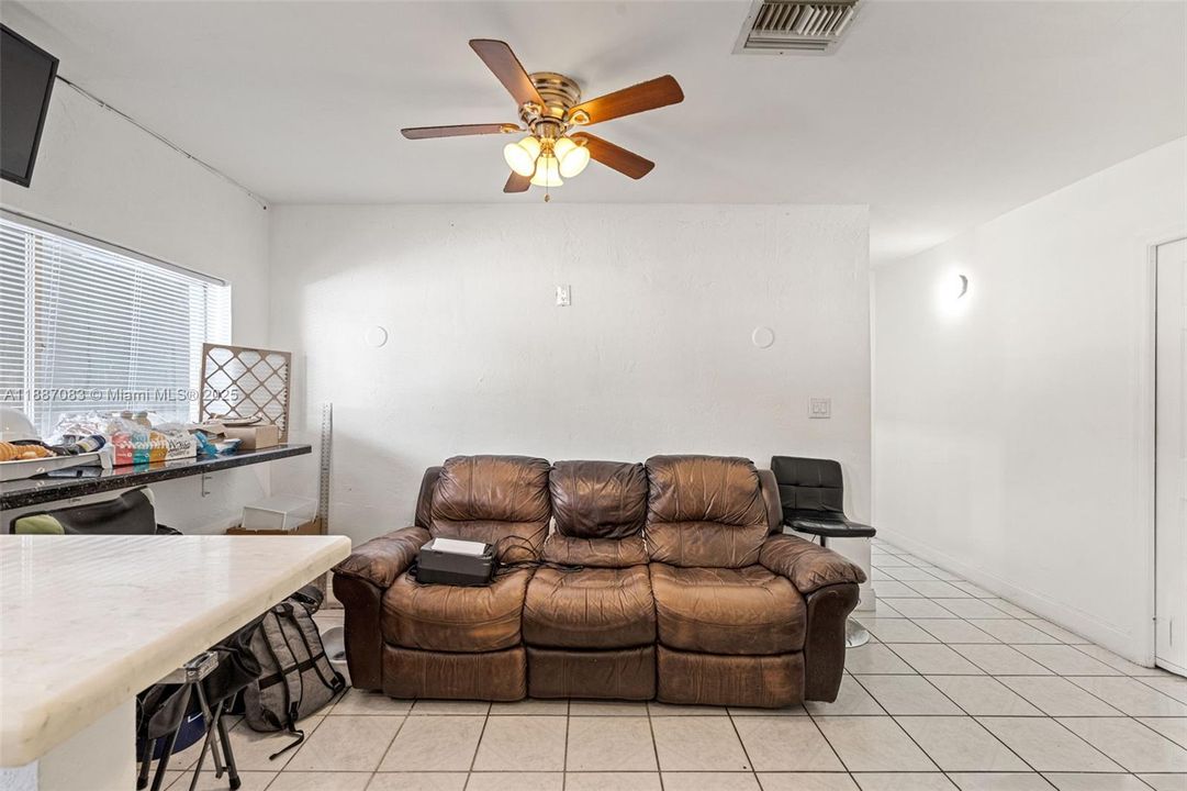 Active With Contract: $499,900 (5 beds, 4 baths, 1304 Square Feet)