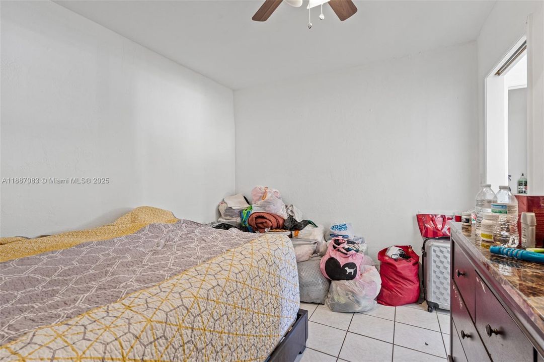 Active With Contract: $499,900 (5 beds, 4 baths, 1304 Square Feet)