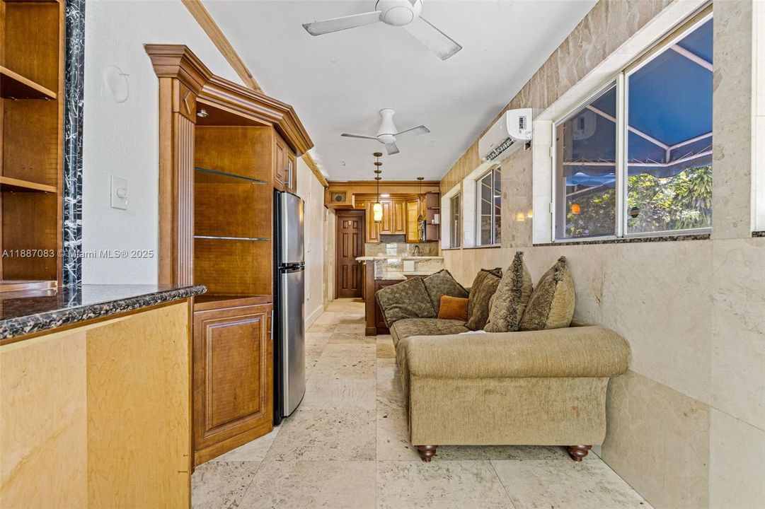 Active With Contract: $499,900 (5 beds, 4 baths, 1304 Square Feet)