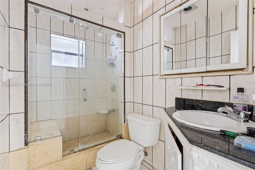 Active With Contract: $499,900 (5 beds, 4 baths, 1304 Square Feet)