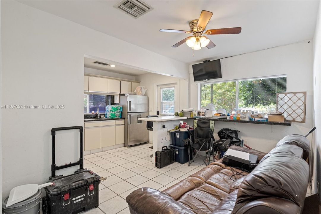 Active With Contract: $499,900 (5 beds, 4 baths, 1304 Square Feet)