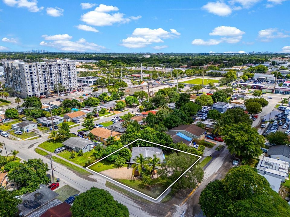 Active With Contract: $499,900 (5 beds, 4 baths, 1304 Square Feet)