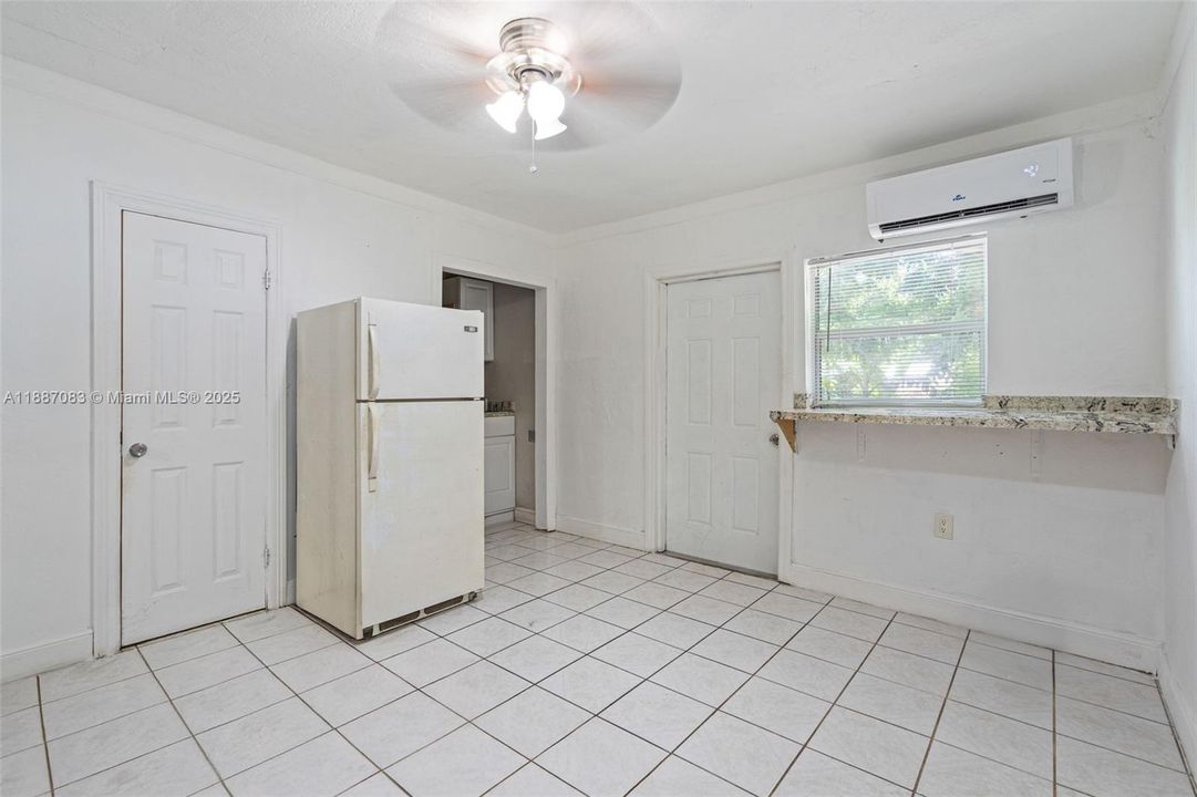 Active With Contract: $499,900 (5 beds, 4 baths, 1304 Square Feet)