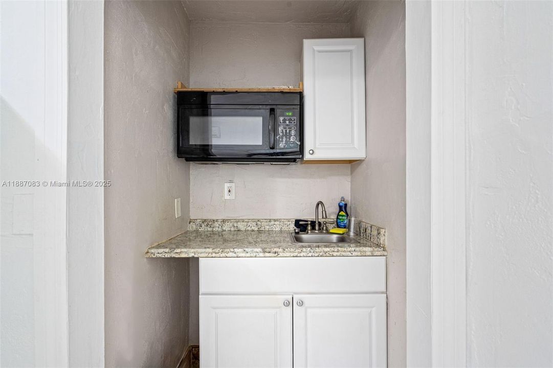 Active With Contract: $499,900 (5 beds, 4 baths, 1304 Square Feet)