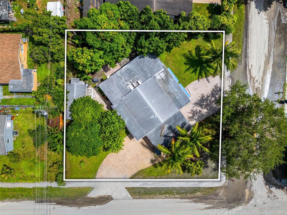 Active With Contract: $499,900 (5 beds, 4 baths, 1304 Square Feet)