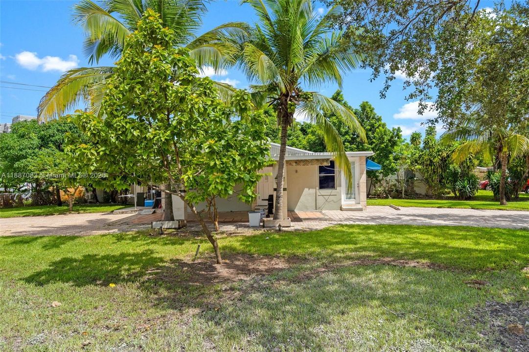 Active With Contract: $499,900 (5 beds, 4 baths, 1304 Square Feet)