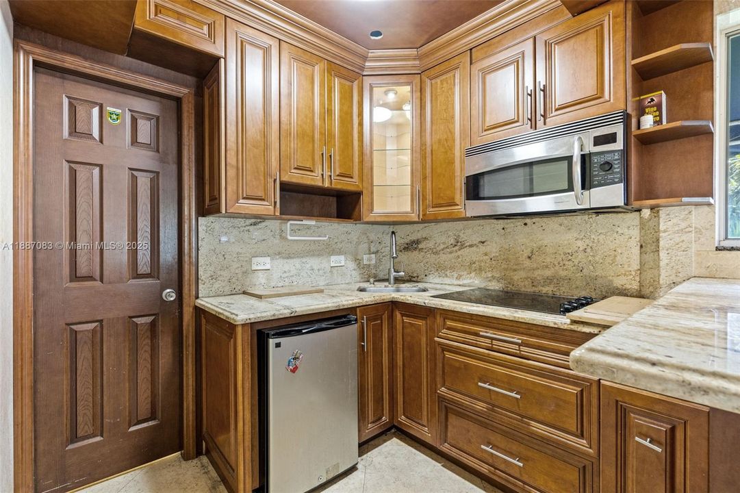 Active With Contract: $499,900 (5 beds, 4 baths, 1304 Square Feet)