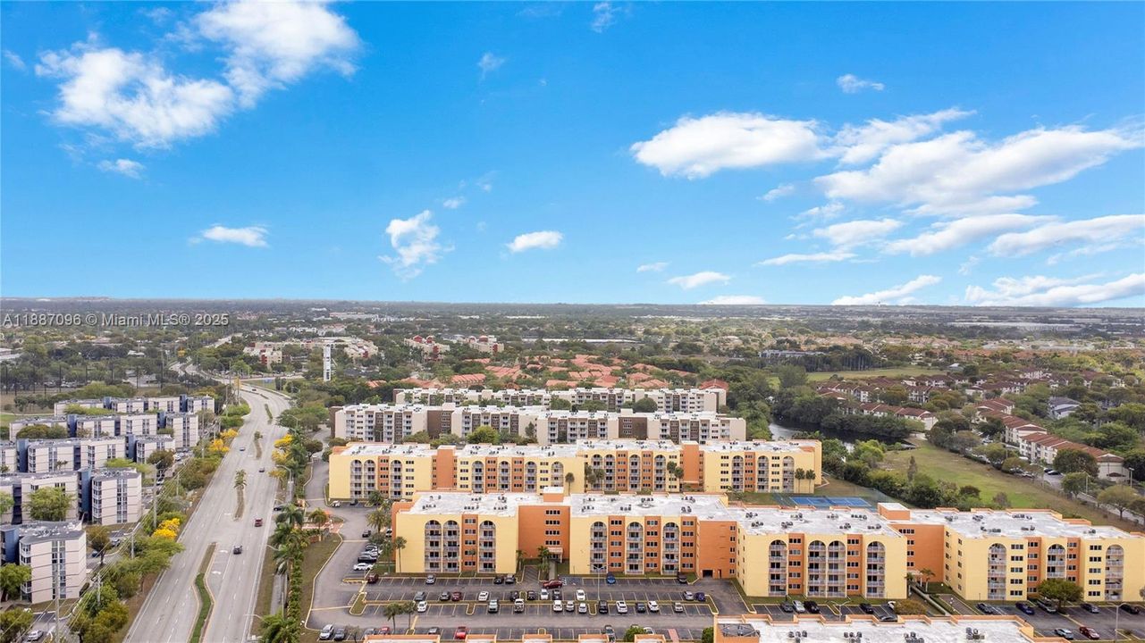 Recently Sold: $215,900 (1 beds, 1 baths, 870 Square Feet)