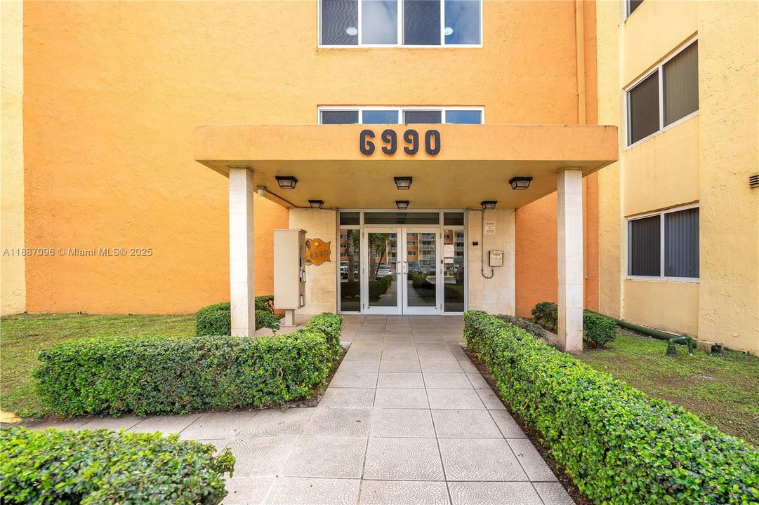 Recently Sold: $215,900 (1 beds, 1 baths, 870 Square Feet)