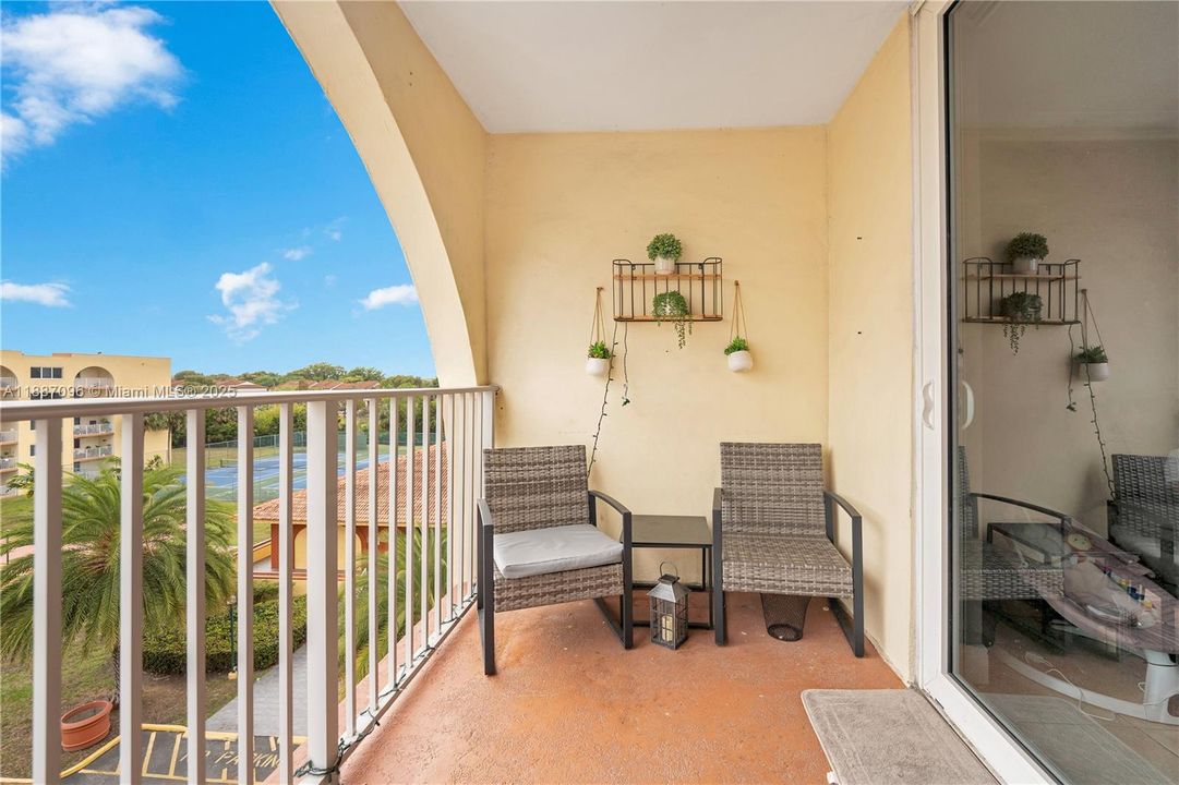 Recently Sold: $215,900 (1 beds, 1 baths, 870 Square Feet)