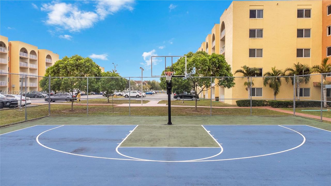 Recently Sold: $215,900 (1 beds, 1 baths, 870 Square Feet)