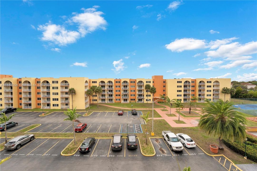 Recently Sold: $215,900 (1 beds, 1 baths, 870 Square Feet)