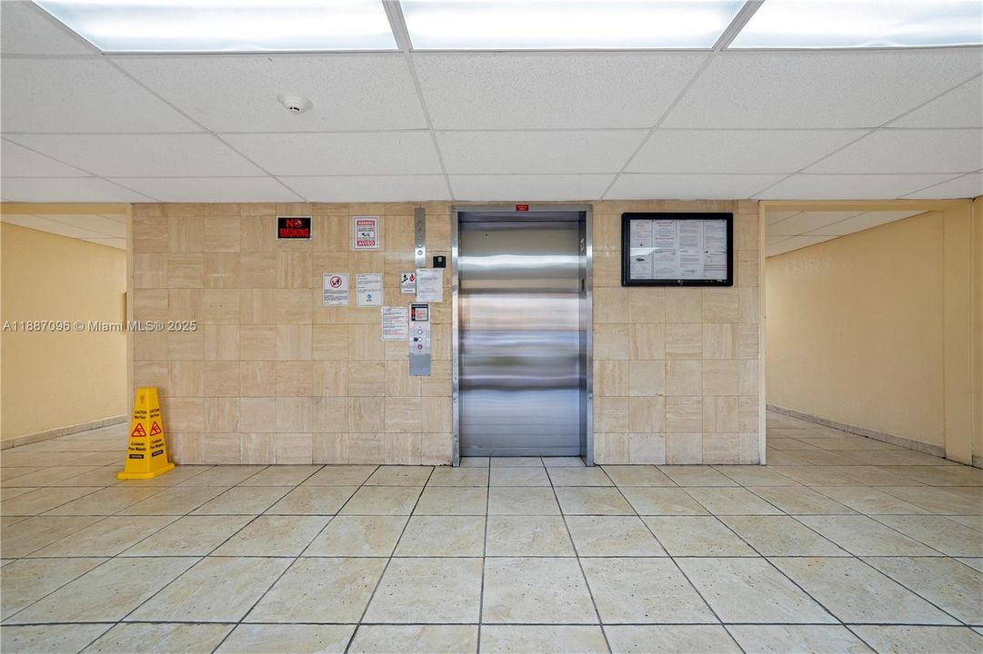 Recently Sold: $215,900 (1 beds, 1 baths, 870 Square Feet)