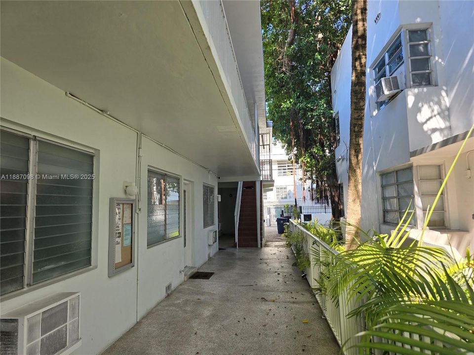 For Sale: $225,000 (1 beds, 1 baths, 447 Square Feet)