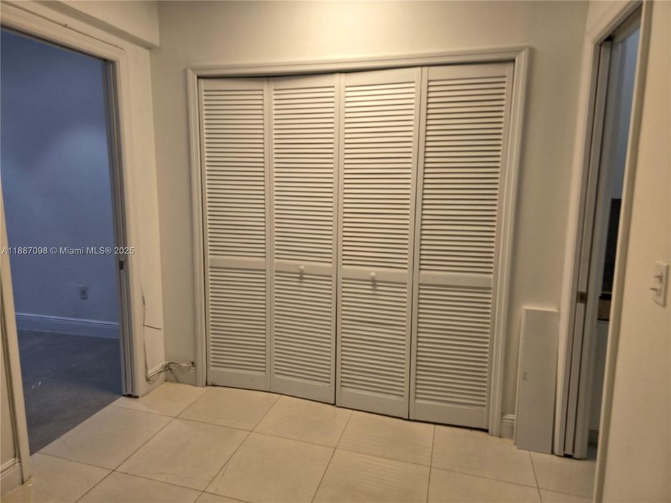 For Sale: $225,000 (1 beds, 1 baths, 447 Square Feet)